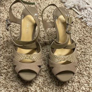 Gianni Bini light tan wedges